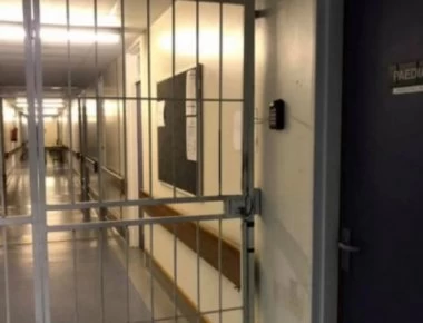 Γυναίκα γιατρός έκοψε με τα δόντια τη γλώσσα του κακοποιού της